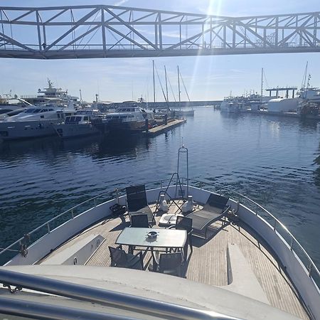 Hotel Amazing Boat To Sleep In Barcelona Sant Adria de Besos Exterior foto