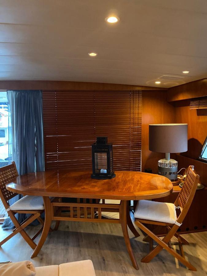 Hotel Amazing Boat To Sleep In Barcelona Sant Adria de Besos Exterior foto