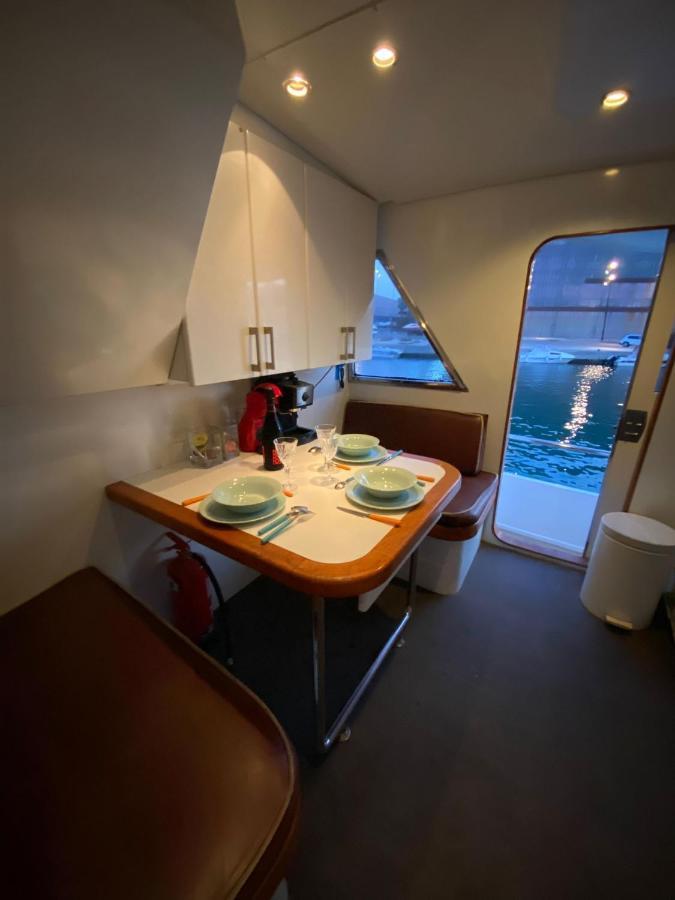 Hotel Amazing Boat To Sleep In Barcelona Sant Adria de Besos Exterior foto
