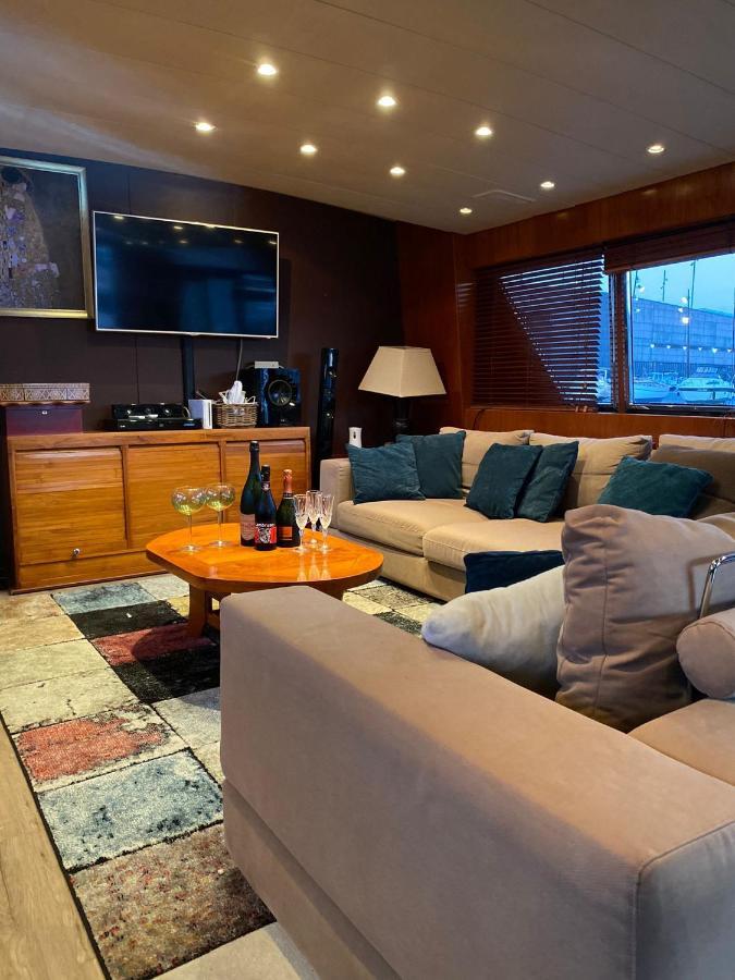 Hotel Amazing Boat To Sleep In Barcelona Sant Adria de Besos Exterior foto
