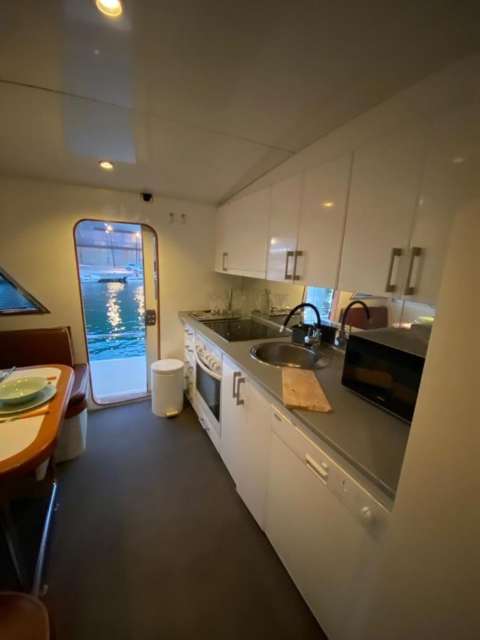 Hotel Amazing Boat To Sleep In Barcelona Sant Adria de Besos Exterior foto