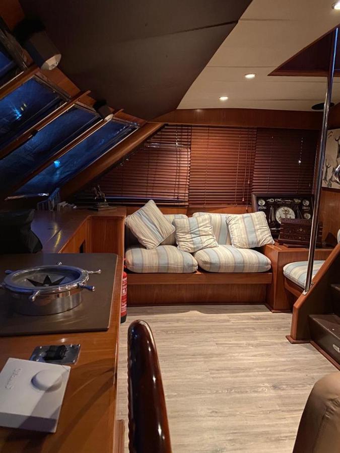 Hotel Amazing Boat To Sleep In Barcelona Sant Adria de Besos Exterior foto
