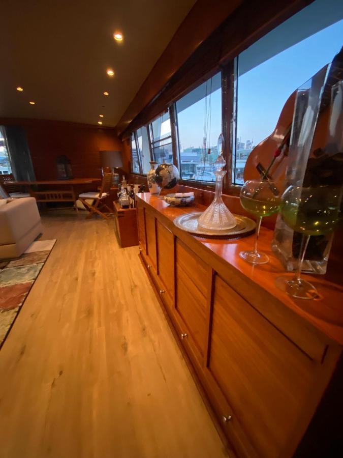 Hotel Amazing Boat To Sleep In Barcelona Sant Adria de Besos Exterior foto
