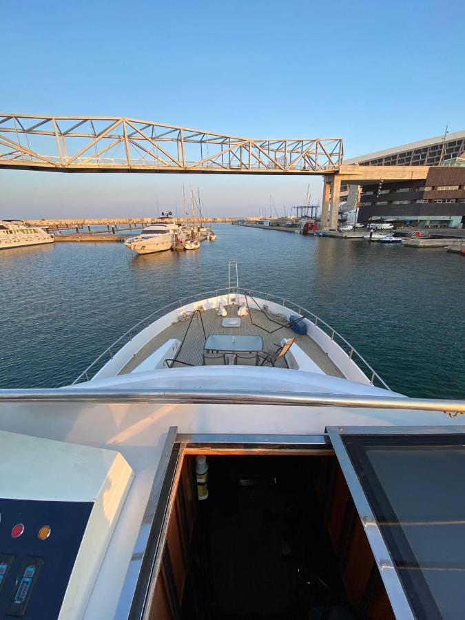 Hotel Amazing Boat To Sleep In Barcelona Sant Adria de Besos Exterior foto