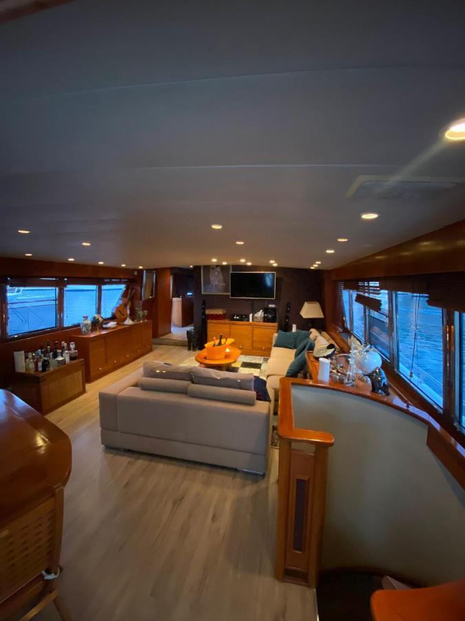 Hotel Amazing Boat To Sleep In Barcelona Sant Adria de Besos Exterior foto