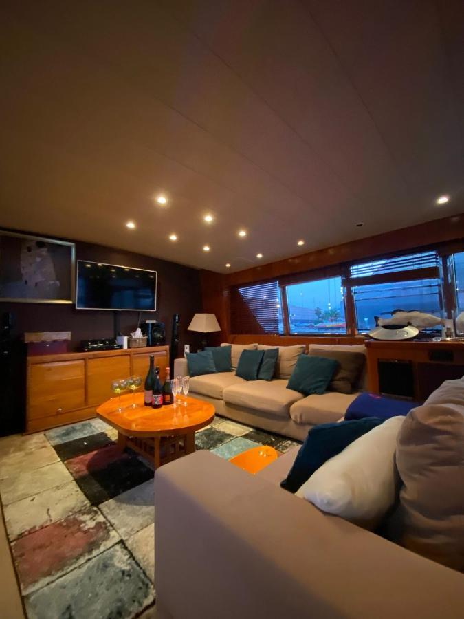 Hotel Amazing Boat To Sleep In Barcelona Sant Adria de Besos Exterior foto