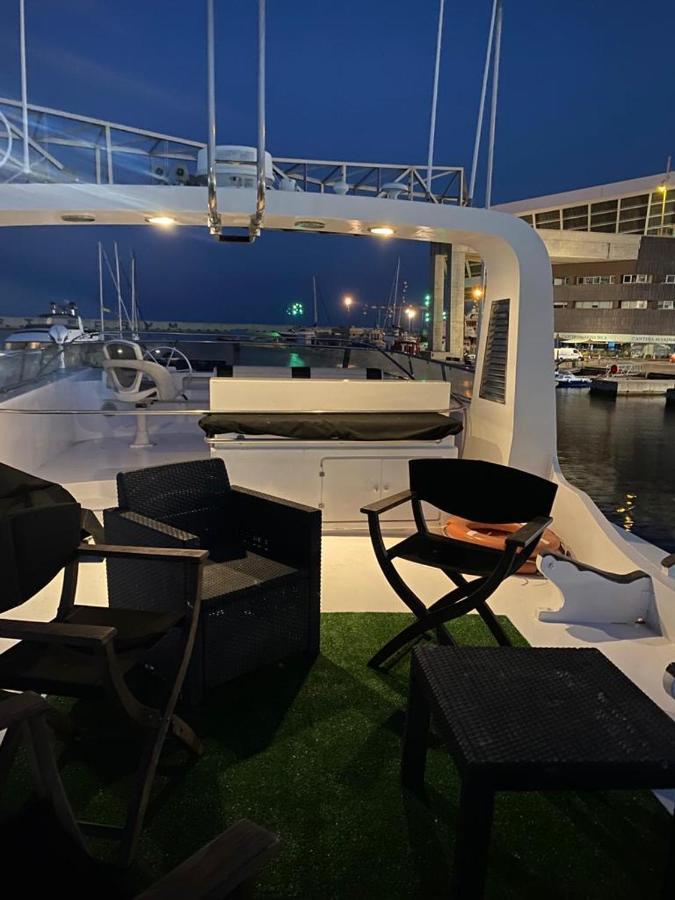 Hotel Amazing Boat To Sleep In Barcelona Sant Adria de Besos Exterior foto