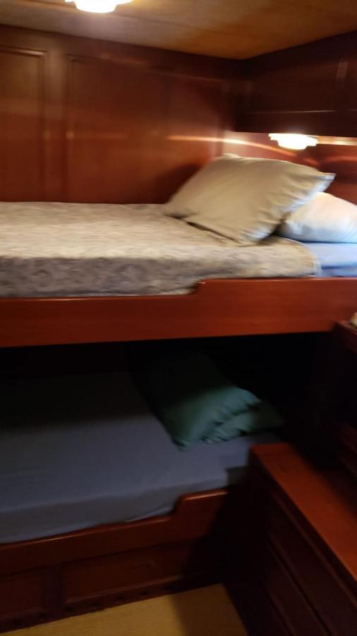 Hotel Amazing Boat To Sleep In Barcelona Sant Adria de Besos Exterior foto