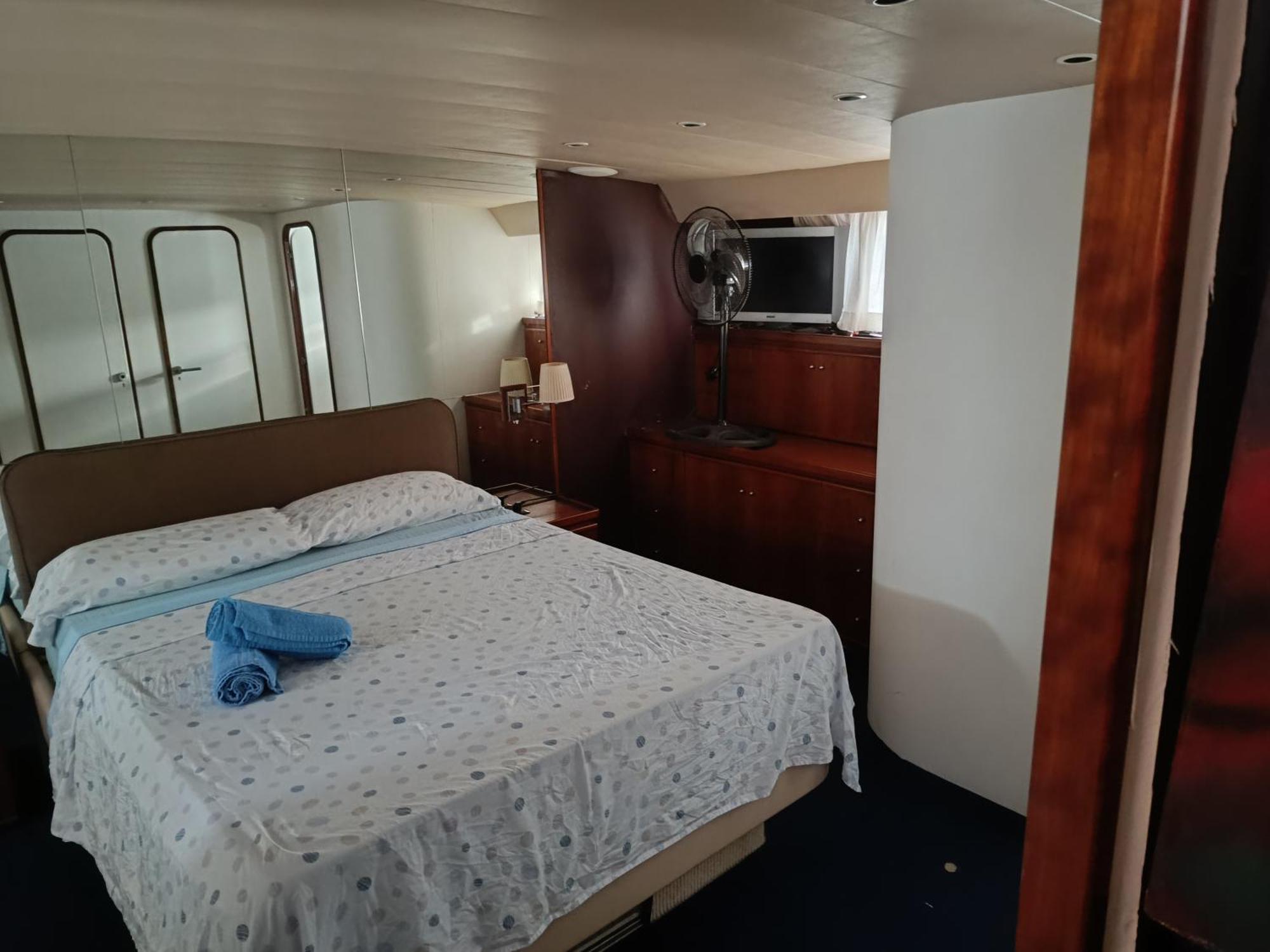 Hotel Amazing Boat To Sleep In Barcelona Sant Adria de Besos Exterior foto